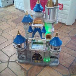 Disney Casttle With Light & Music Plus All The Princess. Like New Condition