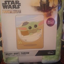 Silky Yoda Throw