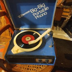 Emerson. Big Big Portable phono Record Player Vintage