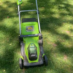 $175 Electric lawn Mower With 1 Battery Charger