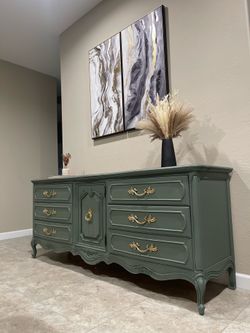 ✨XL French Provincial Thomasville Dresser - 77"