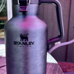 Stanley Classic Vacuum Insulated Growler 64 oz Stainless Steel