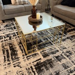 Center Table And Carpet 