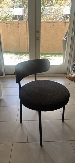 Set of 4 black dining chairs