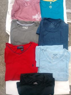 Lot of 7 mens t-shirts. Like new. Solid colors