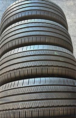 235 45 18 Michelin tires Con 80% de Vida Las 4🎃🎃🎃