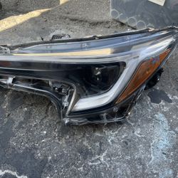 2023 -24 TOYOTA  COROLLA   LEFT  HEADLIGHT 