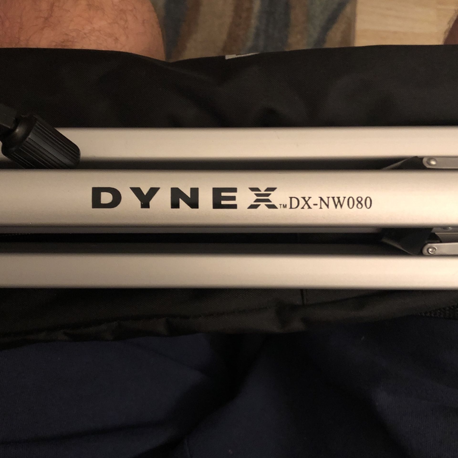 Dynex DX-NW080 Tripod 