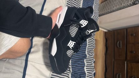 Jordan 4s white thunder