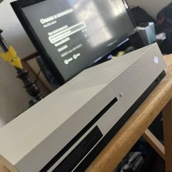  Xbox One S