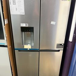 Whirlpool 4 door refrigerator with water and Ice