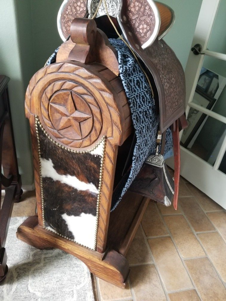 Saddle stand.