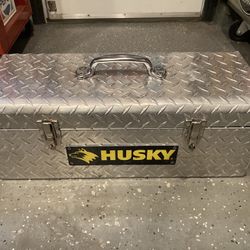 Tool Box Like New Aluminum Diamond Plate 24”. 