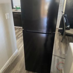 Vissani 10.1 cu. ft. Top Freezer Refrigerator in Black, Garage Ready