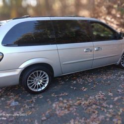 2003 Chrysler Town & Country