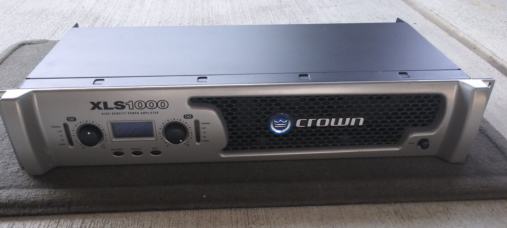 Crown XLS 1000 Professional Amplifier