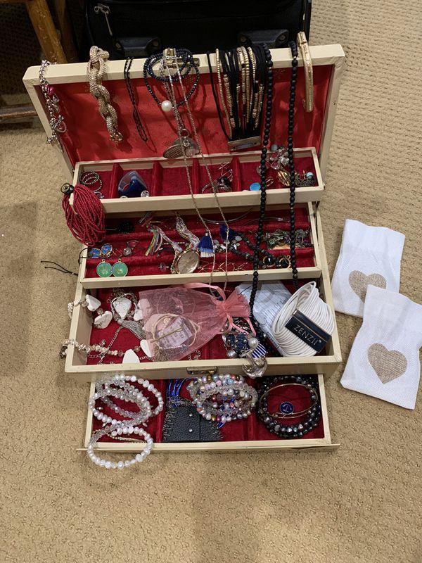 Jewelry & vintage box assorted ALL -seeDETAILS.... for Sale in Coral Springs, FL - OfferUp