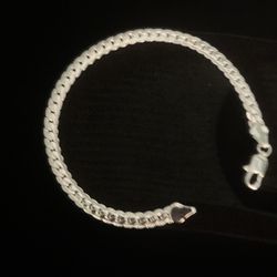 Beautiful 925 Sterling Silver Herringbone Bracelet for you or Someone Special 