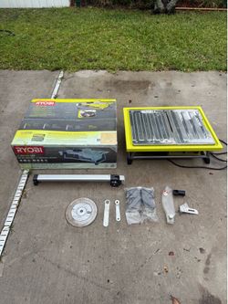 Ryobi 7” wet tile saw + blade (excellent condition)