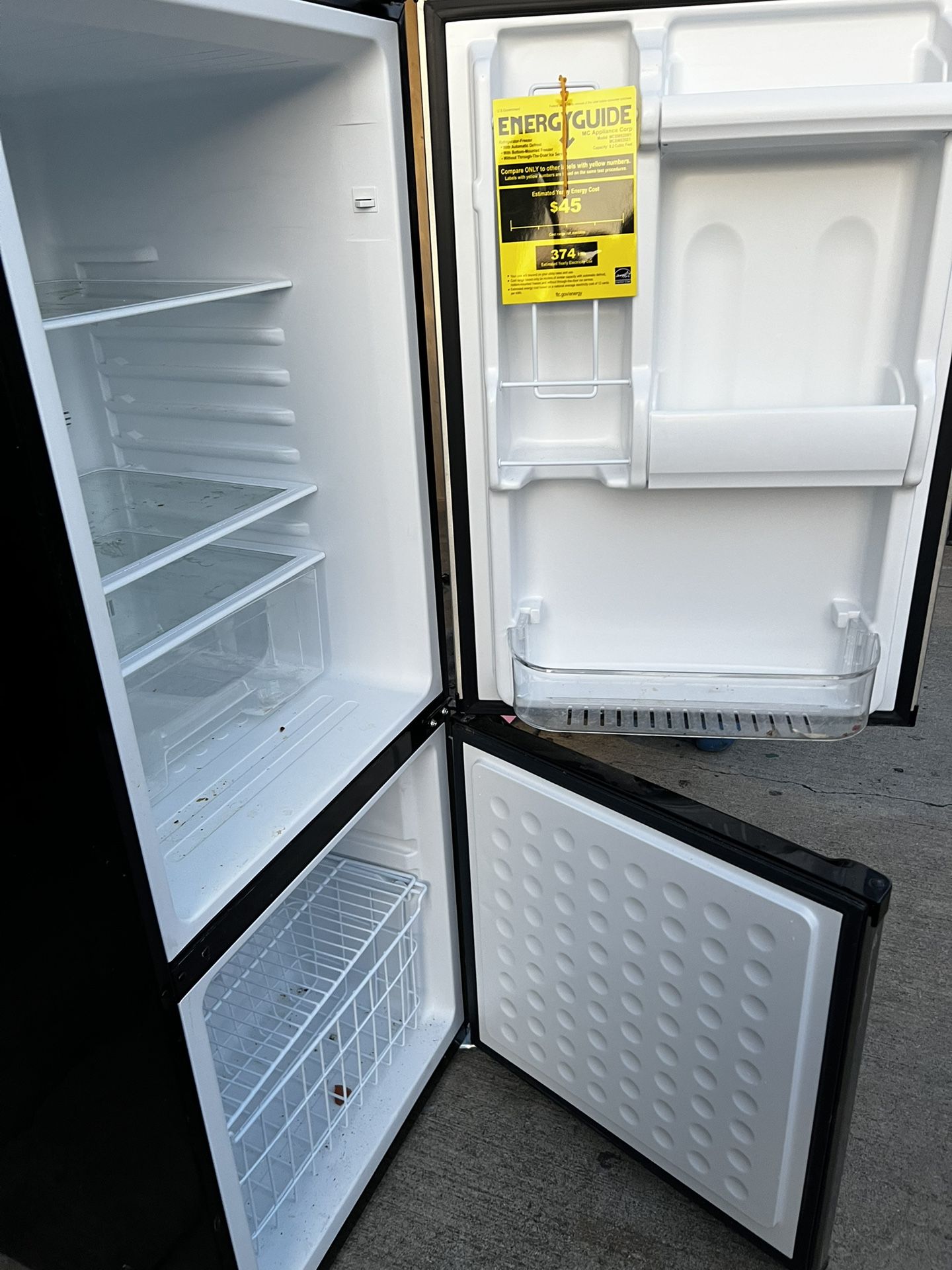 Refrigerator 