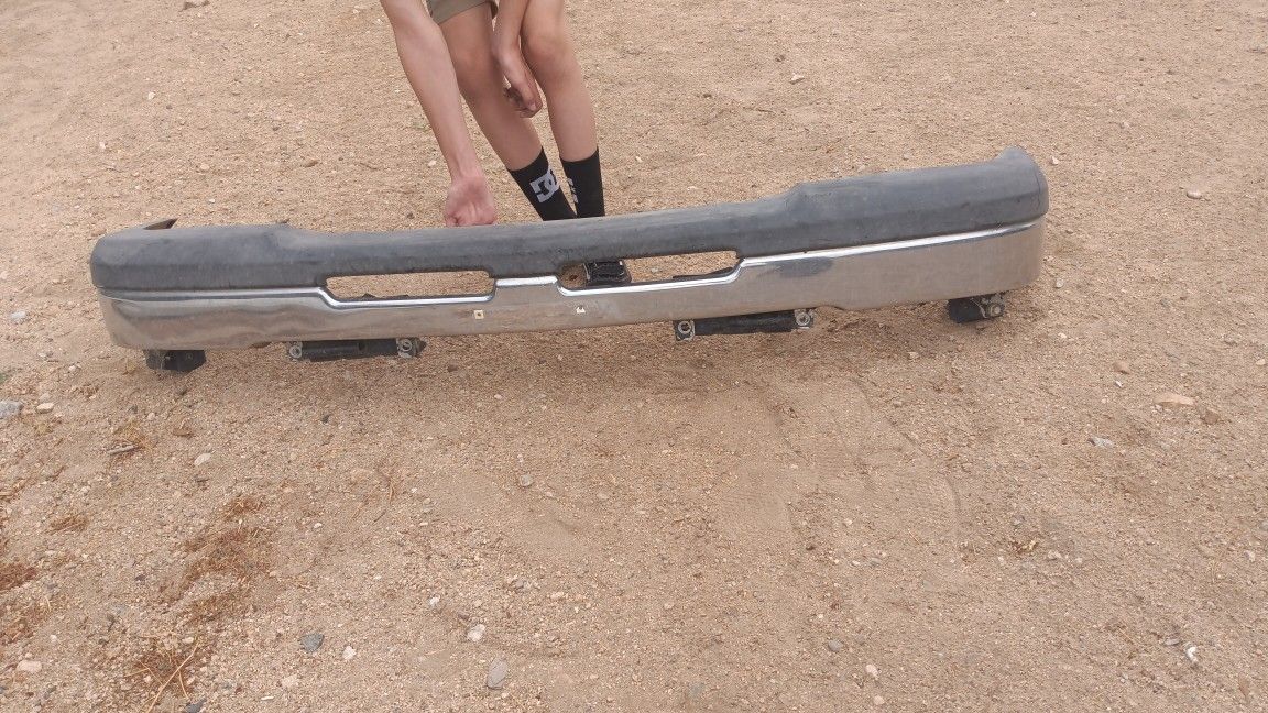 05 Silverado Front Bumper With Brackets