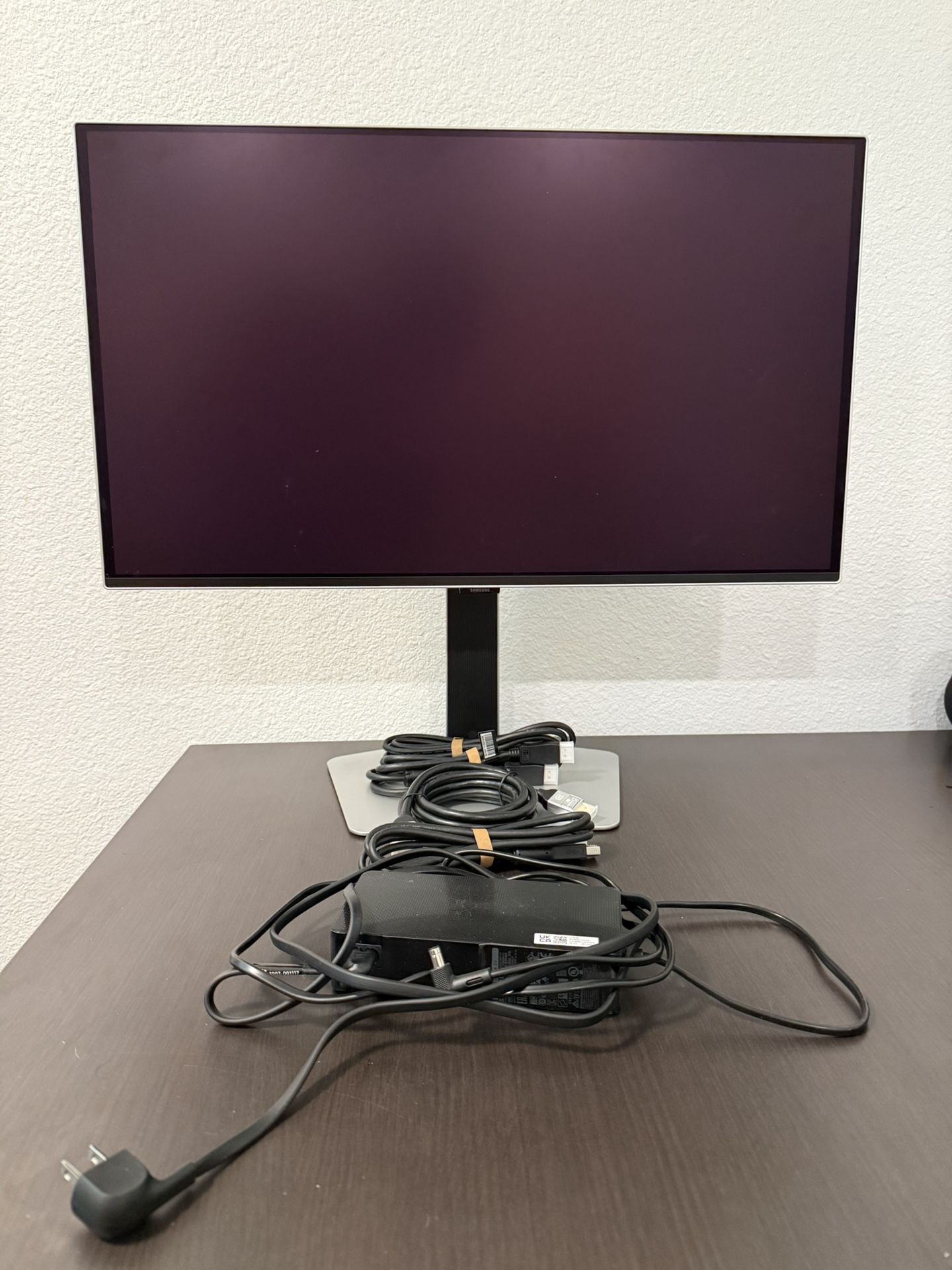 Samsung Odyssey G6 27” QHD QD-OLED 240Hz FreeSync Premium Pro Gaming Monitor