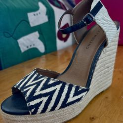 Lucky Brand Rosayy Canvas Wedges