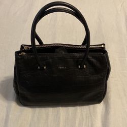 Furla Black Leather Tote with Structured Design