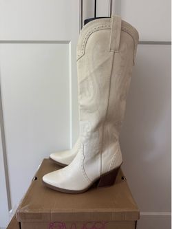 NEW Sugar Kammy Ivory Women's Cream Western Knee-High Boots, size 9