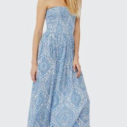 SUMMER sundress state of mind. 
Scoop's strapless dress goes spectacularly solo, but also looks sensational layered with a jacket or cardigan. 