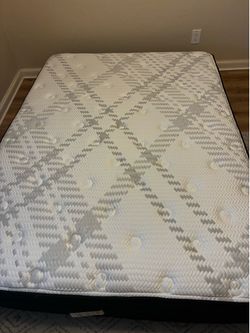 Like new! Queen size mattress and box spring