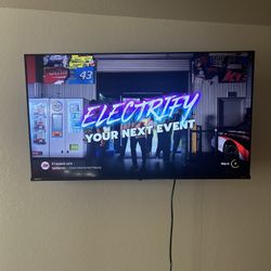 42” Smart Tv Brand New W Wall Mount