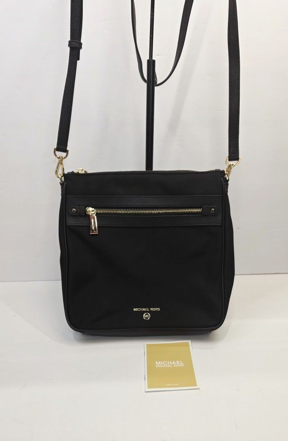 NEW MICHAEL
Michael Kors
Jet Set Large Black Nylon Gabardine Messenger Bag
NWOT