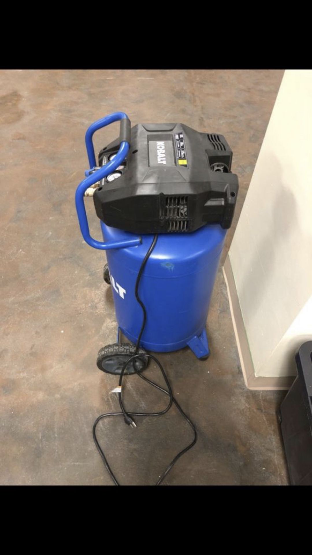 Kobalt 20 gallon portable air compressor lk20175 for Sale in WA