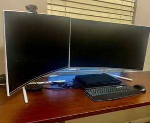 In new condition High Res 32” curved screen Gaming Monitor
