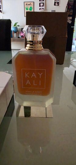 Kayali Vanilla candy rock sugar