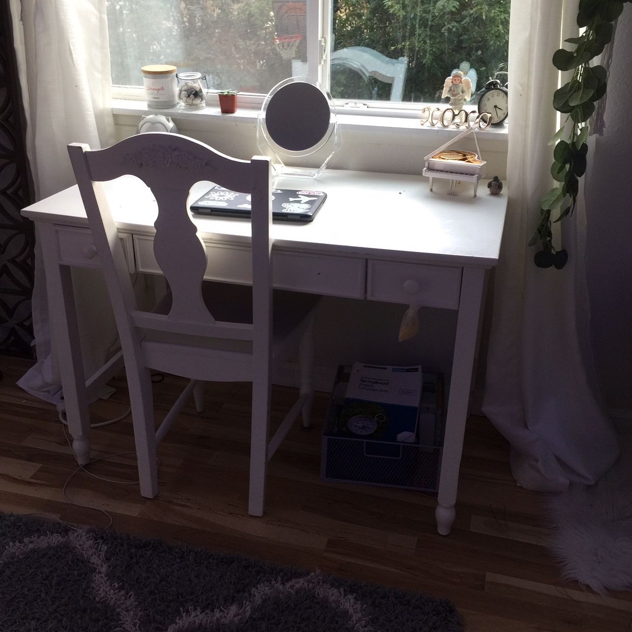 White Desk And Chair With Removable Shelf