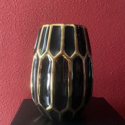 Wide vase