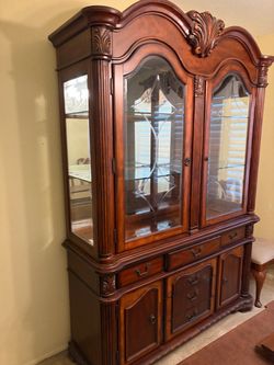 China Cabinet/Hutch
