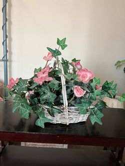 Wicker basket w/ Ivy & pink flowers