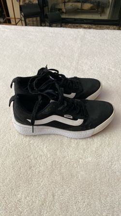Black Vans men’s sz 6.0 women’s sz 7.5