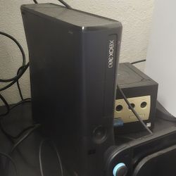 Xbox 360 Slim (250GB)