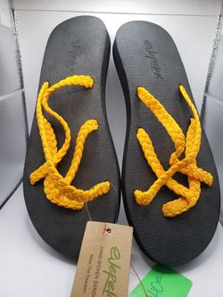 Size 7 Everelax hand-woven sandals