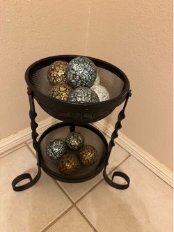 Decorating iron basket with glasses balls
