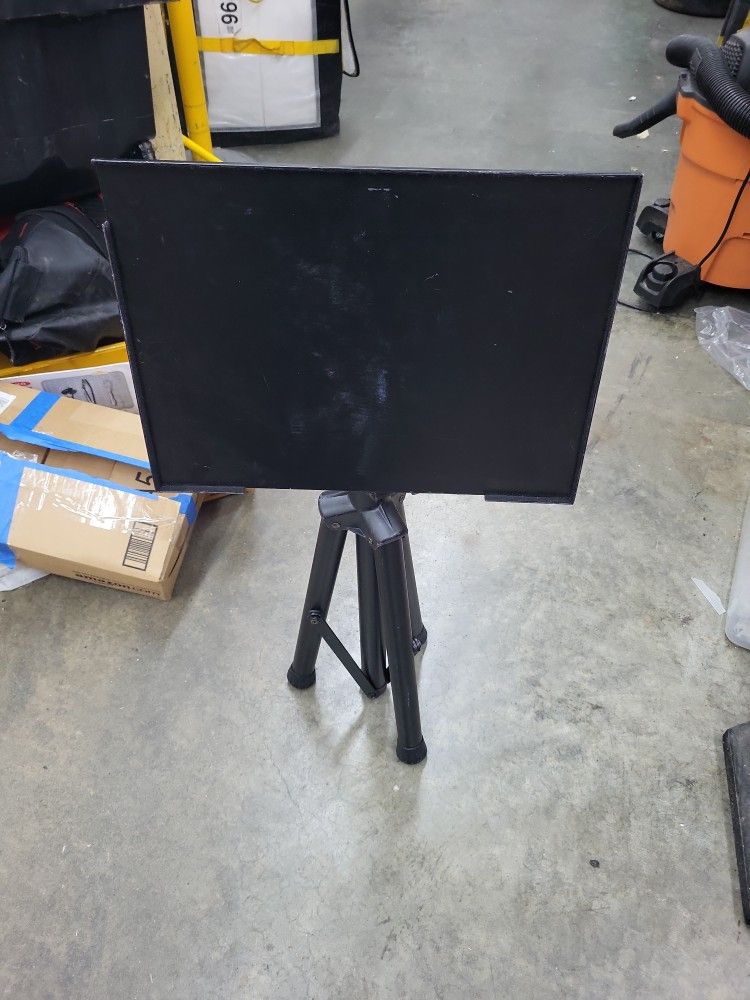 Telescoping Tripod Is Art Mount