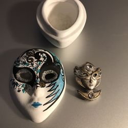 Vintage Venetian Mask Brooch Certificate Box(see photos )