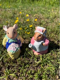 Whimsical home decor mouse creamer and sugar cups