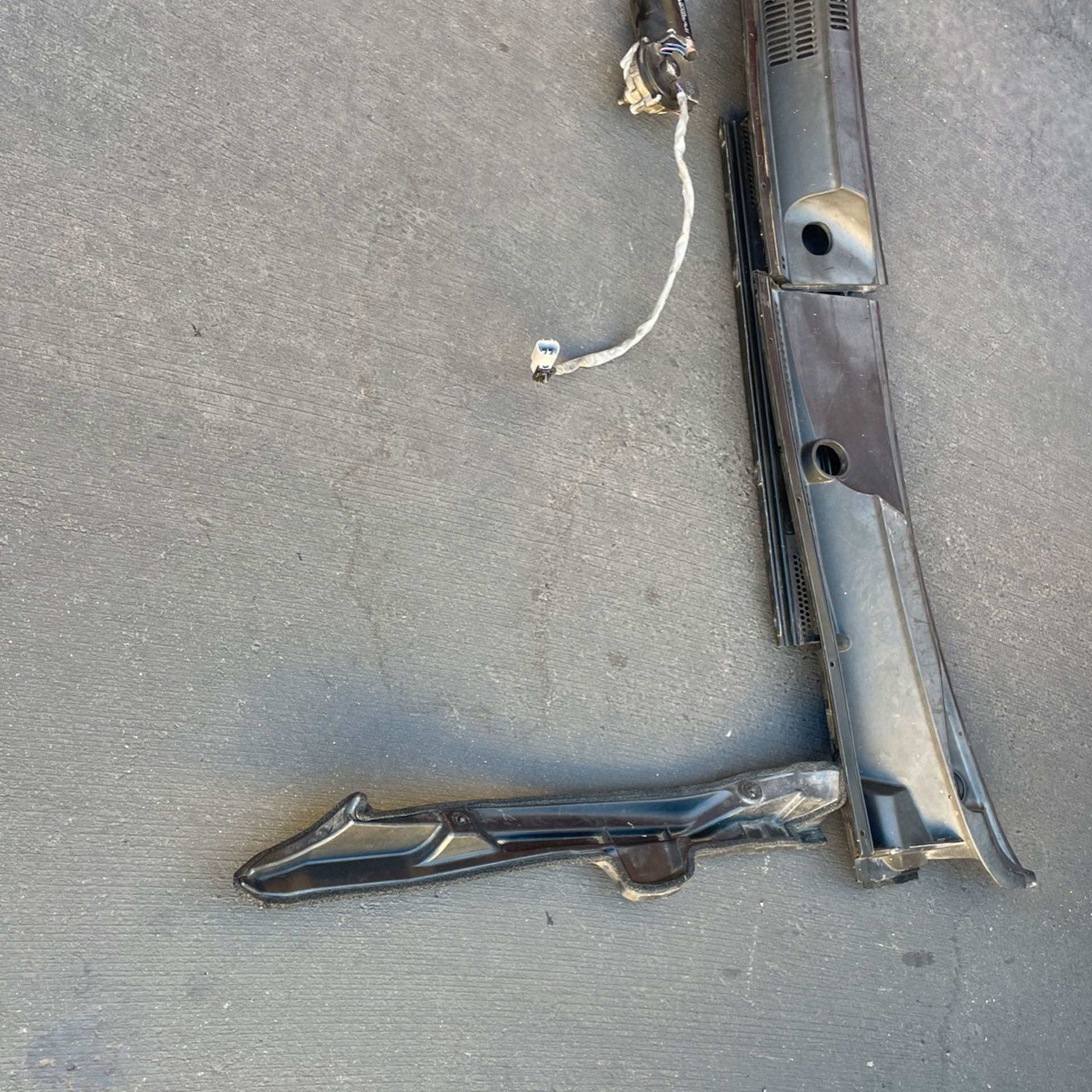 Wiper Cover And Wiper Motor For 2005 2006 2007 2008 2009 Toyota Pruis