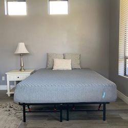 QUEEN Memory foam Mattress - New! 
