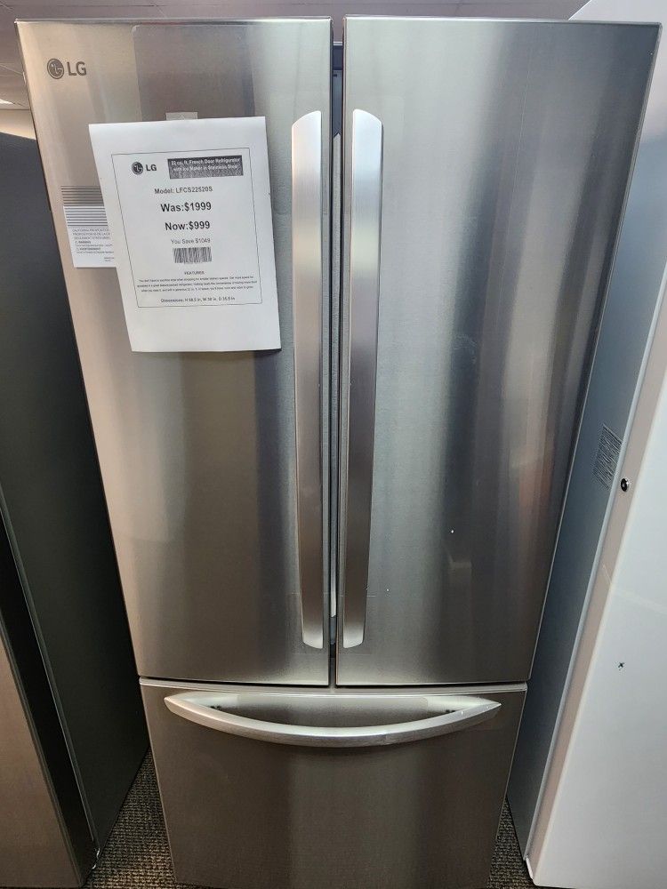 22 cu.ft.French Door Refrigerator
with Ice Maker in Stainless Steel